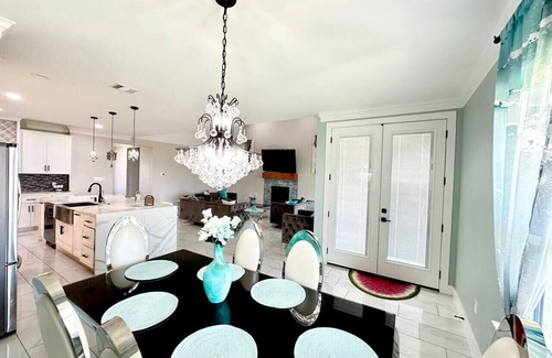 Del Valle House | 5 bedroom house near COTA/AUS