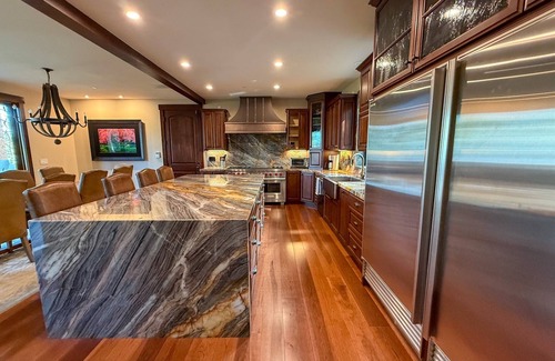 Skyland House | 5-Bedroom Lake Tahoe Gem | Deck & Hot Tub (Tall Pines)