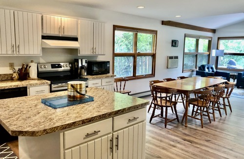 Empire Cottage | 5 bedroom Little Glen Lake home. Close to Glen Arbor & Sleeping Bear Dunes.
