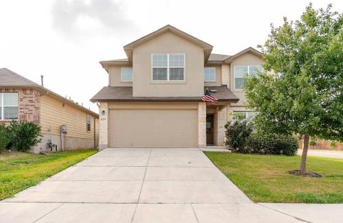 Cibolo House | 5 Bedroom Luxurious Retreat in Schertz, San Antonio