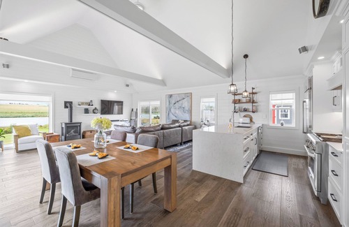 Sea View House | 5 Bedroom Luxury Beach House at Cousins Seaside Cottage in Sea View PEI