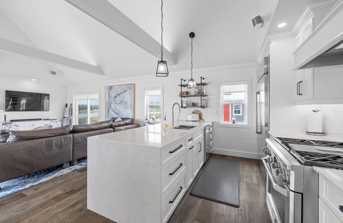 Sea View House | 5 Bedroom Luxury Beach House at Cousins Seaside Cottage in Sea View PEI