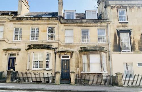 Upper Town Apartment | 5 Bedroom magnificent Georgian Townhouse- city centre
