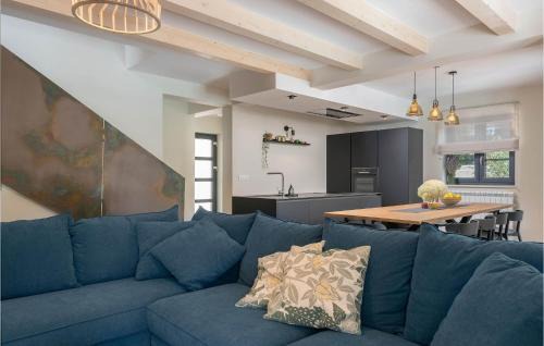Manjadvorci House | 5 Bedroom Nice Home In Manjadvorci