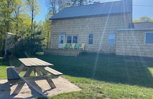 Au Train House | 5 bedroom pet friendly lake view cabin