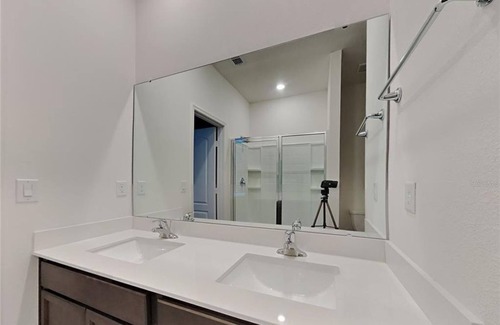 Nichols Apartment | 5 Bedroom Single family 430679 by Houzlet