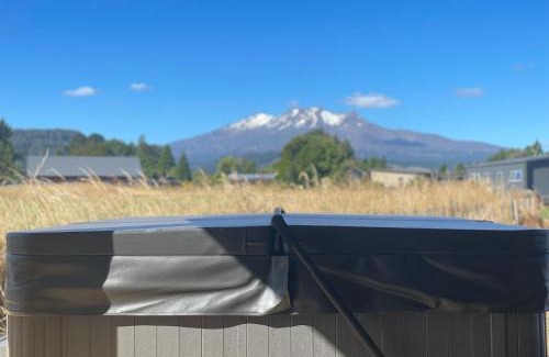 Ohakune House | 5 Bedroom, Solar on Snowmass Ohakune, Yellow Door