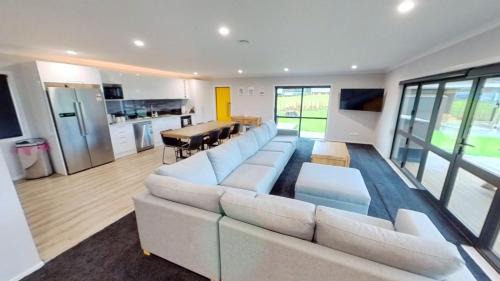 Ohakune House | 5 Bedroom, Solar on Snowmass Ohakune, Yellow Door
