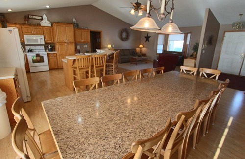 Hutchinson House | 5 bedroom walkout home that sleeps up to 15 people