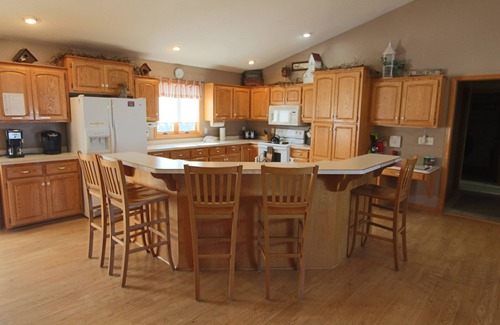 Hutchinson House | 5 bedroom walkout home that sleeps up to 15 people