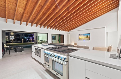 Hallandale Beach Villa | 5-bedroom Water Front Villa In Hallandale Beach With Yacht Pick Up In Backyard