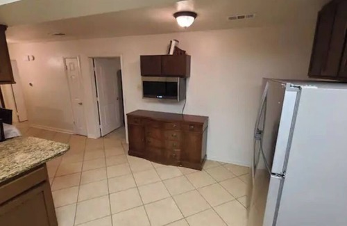 Baker House | 5 Bedroom with fireplace minutes from Baton Rouge