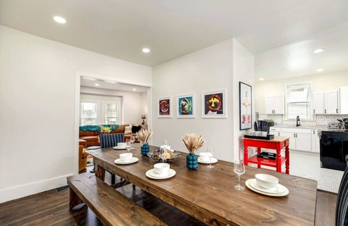 Detroit House | 5 Bedrooms - 7 Beds - 10 Mins to Downtown