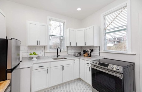 Detroit House | 5 Bedrooms - 7 Beds - 10 Mins to Downtown