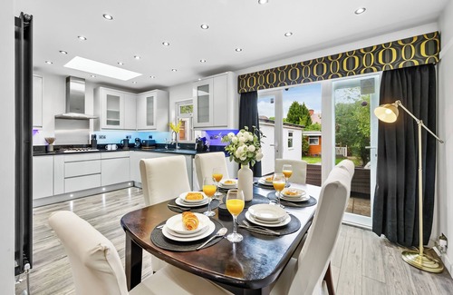 Tokyngton House | 5 Bedrooms house near Wembley StadiumI Free parking I Discounts for Longer Stays