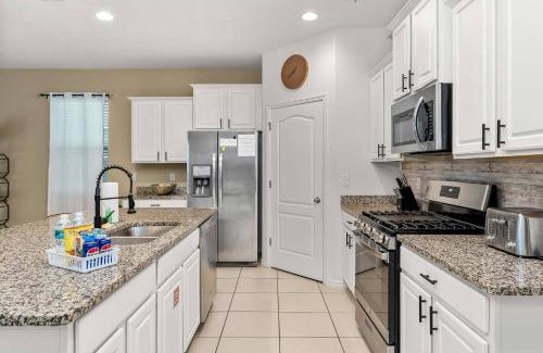 Loughman House | 5 Beds Heated Pool at Solterra Resort