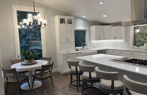Amazon House | 5 blocks to UO & Hayward Field- Gorgeous Rarely Rented Exeutive Home