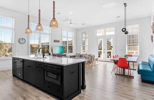 Fort Walton Beach House | 5 BR 4 BA + Private Pool + Pickleball Fun