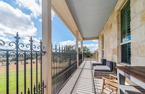 Fredericksburg House | 5 BR, On 290 Wine Corridor, King Beds, Hot Tub
