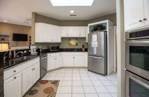 Heritage Woods House | 5 Cannon Row: Pet Friendly, close to the beach. Free Bikes, Beach Chairs