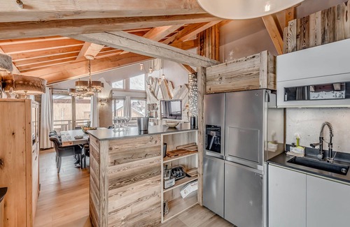 Les Almes Ski Chalet | 5* Chalet with sauna, Jacuzzi, relaxation room and parking in Tignes