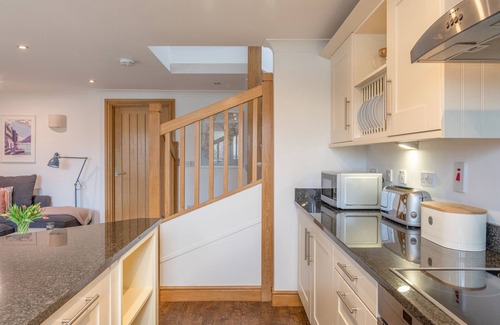 Bugford Cottage | 5 Court Cottage, Hillfield Village