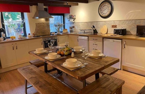 Lanhydrock Cottage | 5* Dog-Friendly Cottage with Luxury Hot Tub in Fabulous Location & a great base!