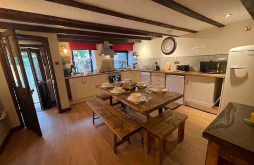 Lanhydrock Cottage | 5* Dog-Friendly Cottage with Luxury Hot Tub in Fabulous Location & a great base!