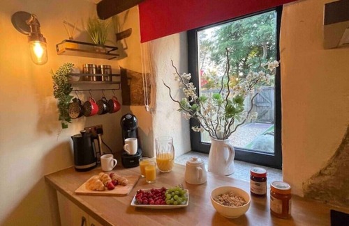Lanhydrock Cottage | 5* Dog-Friendly Cottage with Luxury Hot Tub in Fabulous Location & a great base!