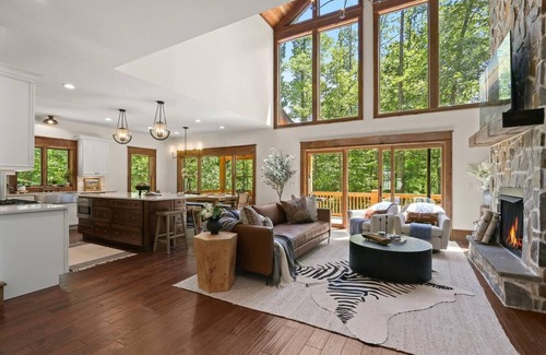 Boone Cabin | 5 Ensuites-Theater-HotTub-GameRoom-Boone 12min
