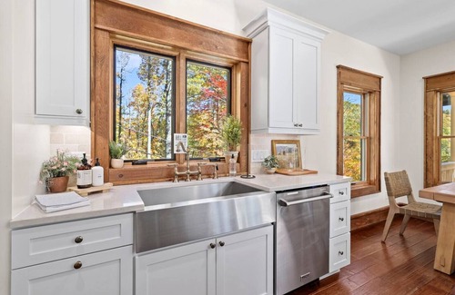 Boone Cabin | 5 Ensuites-Theater-HotTub-GameRoom-Boone 12min