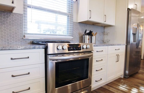 Knoxville House | 5 KING BEDS/2 PULLOUT COUCHES/2800 SQ FT - close to everything