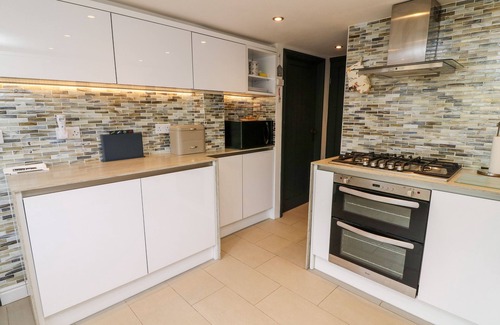 Fourstones Near Bentham Cottage | 5 LAKE HOUSE, pet friendly, with open fire in Bentham, Yorkshire