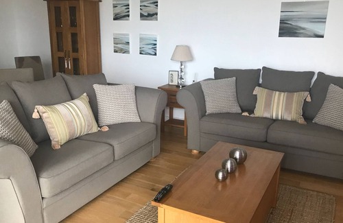 Cowes Apartment | 5* Luxury Apartment - 2 Bedrooms And 2 Bathrooms with amazing Solent views.