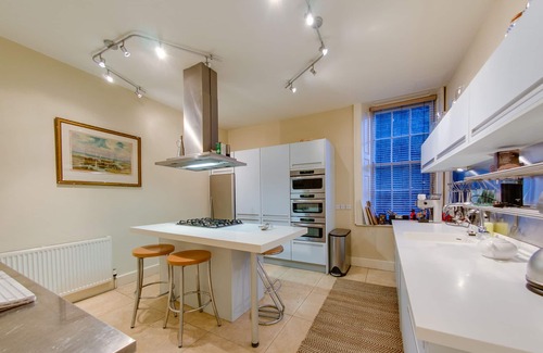 New Town Apartment | 5* Luxury Suite Central Edinburgh stunning views of Edinburgh Castle!
