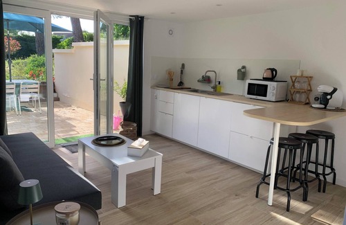 Merville-Franceville-Plage Apartment | 5 minutes from the beach, charming, quiet apartment with terrace.