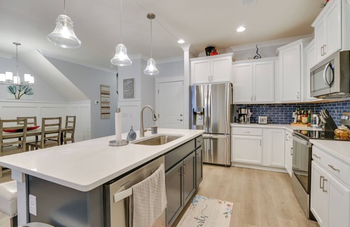 Spanish Wells House | 5 Mi to Beach: HHI Townhome w/Screened Porch