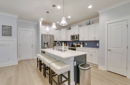 Spanish Wells House | 5 Mi to Beach: HHI Townhome w/Screened Porch