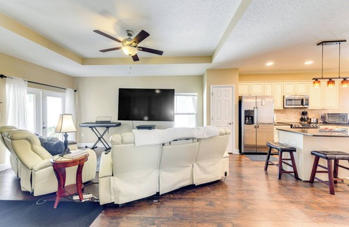 Vamo House | 5 Mi to Beach: Family Retreat in Sarasota!