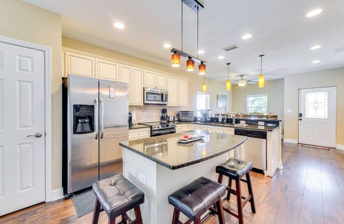 Vamo House | 5 Mi to Beach: Family Retreat in Sarasota!