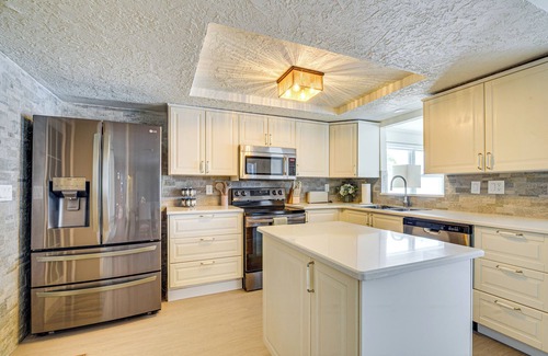 Holiday House | 5 Mi to Beach: Retreat w/Heated Pool in Holiday!