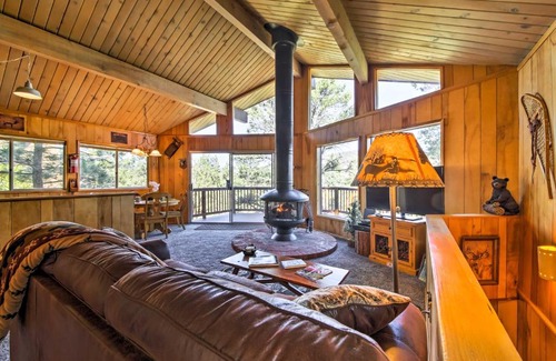 Big Bear House | 5 Mi to Big Bear Mtn Resort Cozy Cabin with Deck