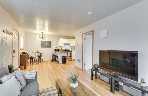 Sellwood-Moreland Apartment | 5 Mi to Downtown Portland: Quiet Apartment