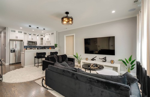 Grand Boulevard Condo | 5 Mi to Dtwn Chicago: Newly Built Condo