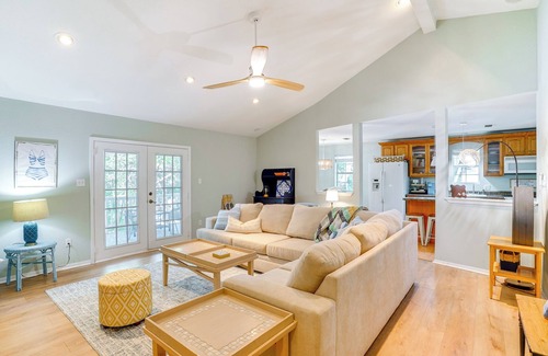 Dennis Cottage | 5 Mi to Historic Granbury Square: Lakefront Escape