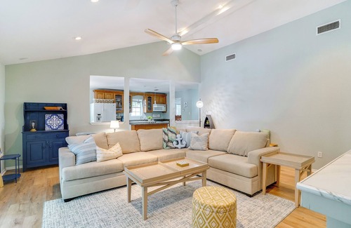 Dennis Cottage | 5 Mi to Historic Granbury Square: Lakefront Escape