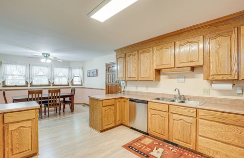 Tigerville House | 5 Mi to Lake Robinson: BBQ-Ready Home w/Pool