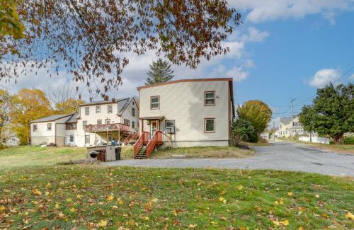 Auburn House | 5 Mi to to Downtown Worcester Quiet Townhome