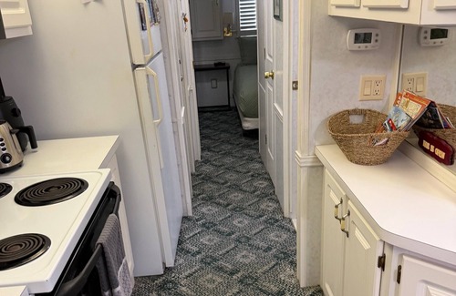 Kissimmee Cottage | 5 miles from Disney & Universal!