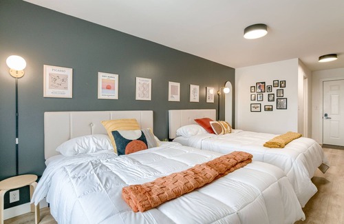 Lincoln Hotel | 5 min. to Lincoln's top attractions. 2 Queens, WiFi, pickleball, & outdoor space